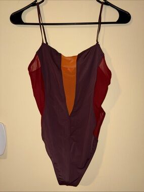 Sleeveless Colorblock Bodysuit in Burgundy, Rust & Maroon